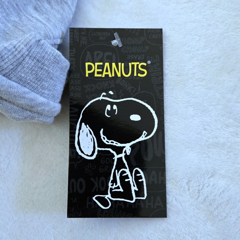 Peanuts🥜 Snoopy "Dreaming About You"😴 Sweatshirt - NWOT - Picture 6 of 15